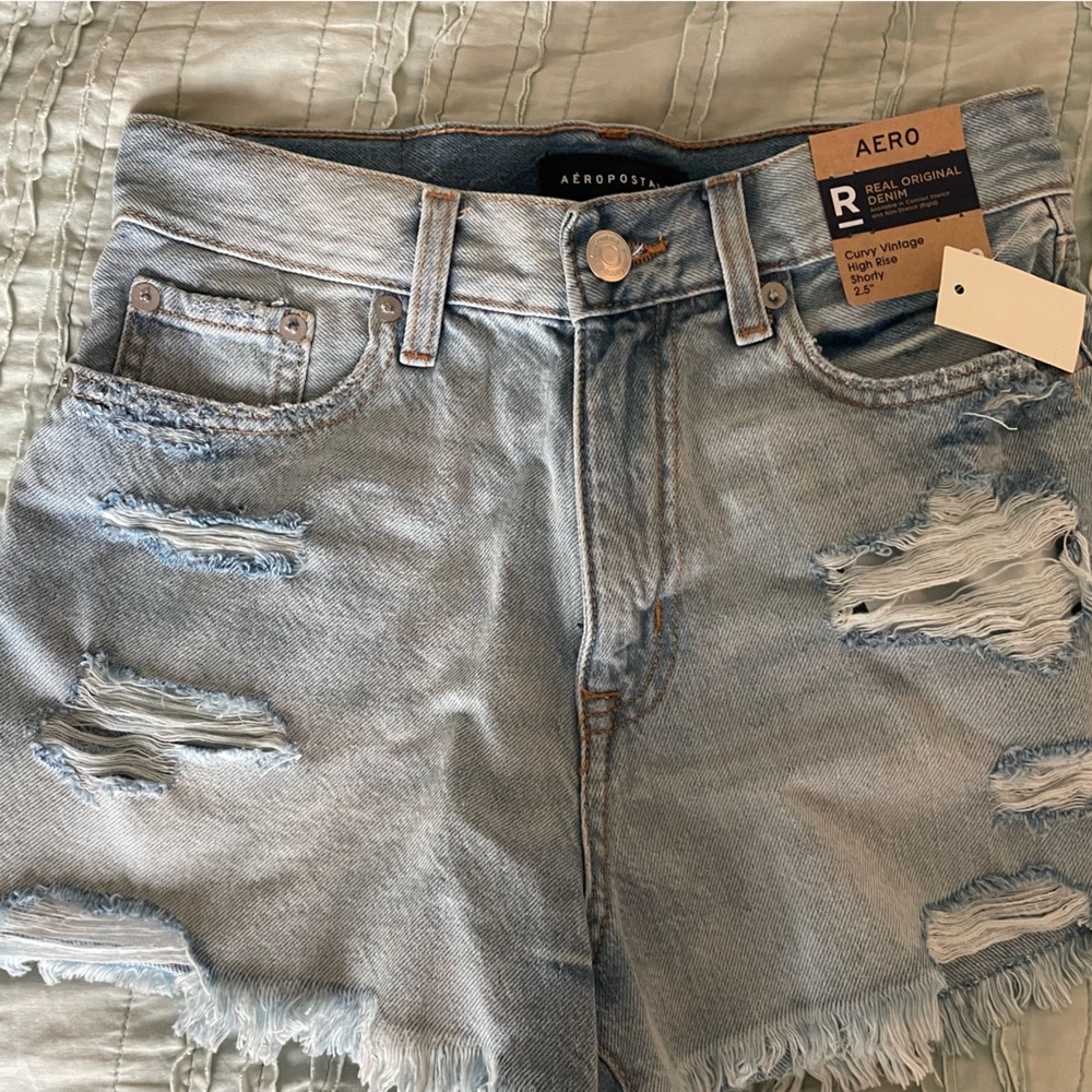Aero 2.5 inch Curvy Vintage High Rise Shorts